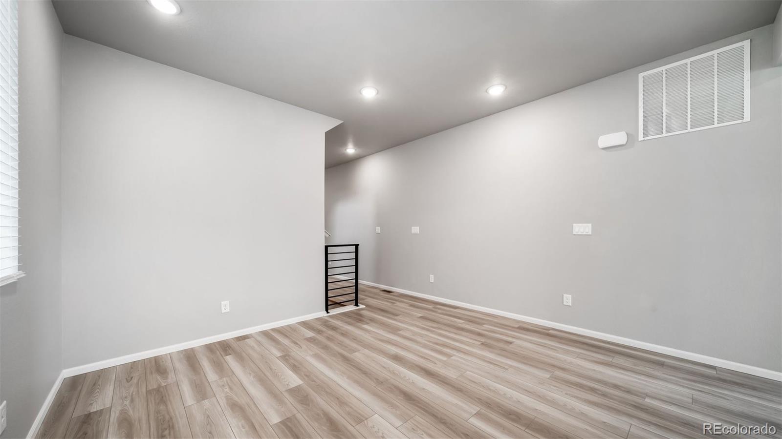 MLS Image #14 for 22332 e 38th place,aurora, Colorado