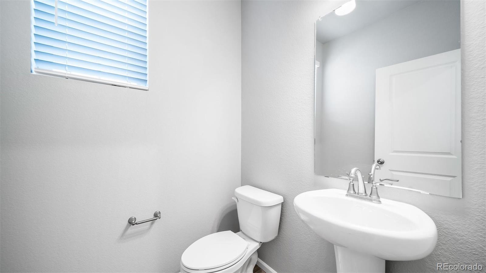MLS Image #16 for 22332 e 38th place,aurora, Colorado