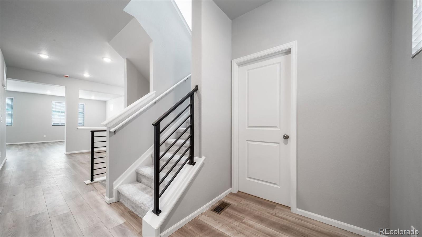 MLS Image #18 for 22332 e 38th place,aurora, Colorado