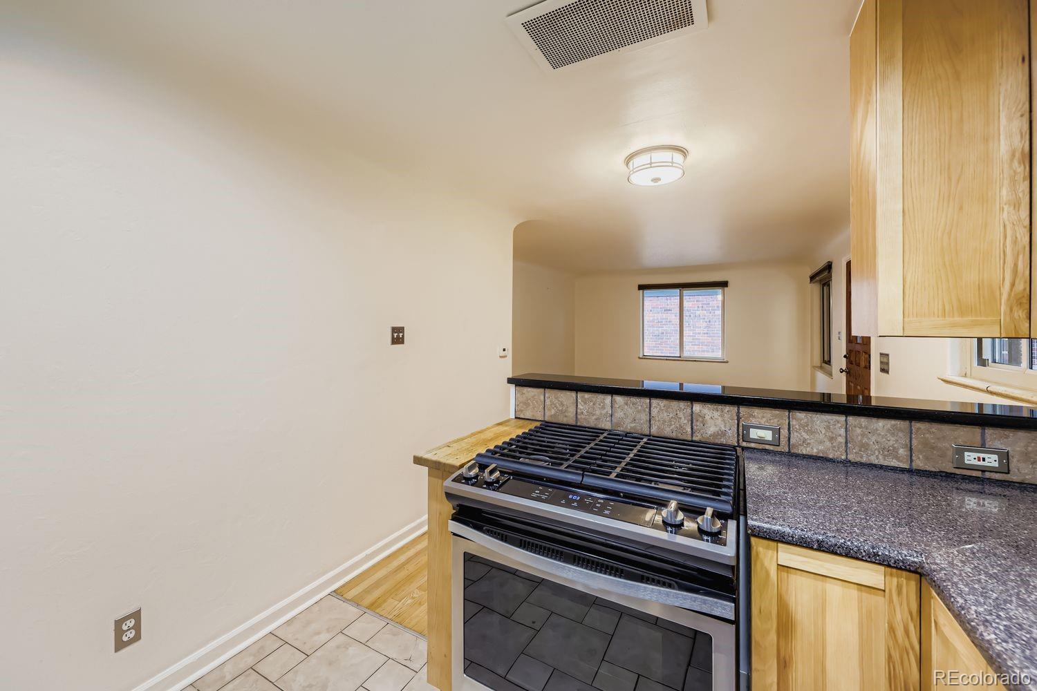 MLS Image #12 for 742  ivanhoe street,denver, Colorado