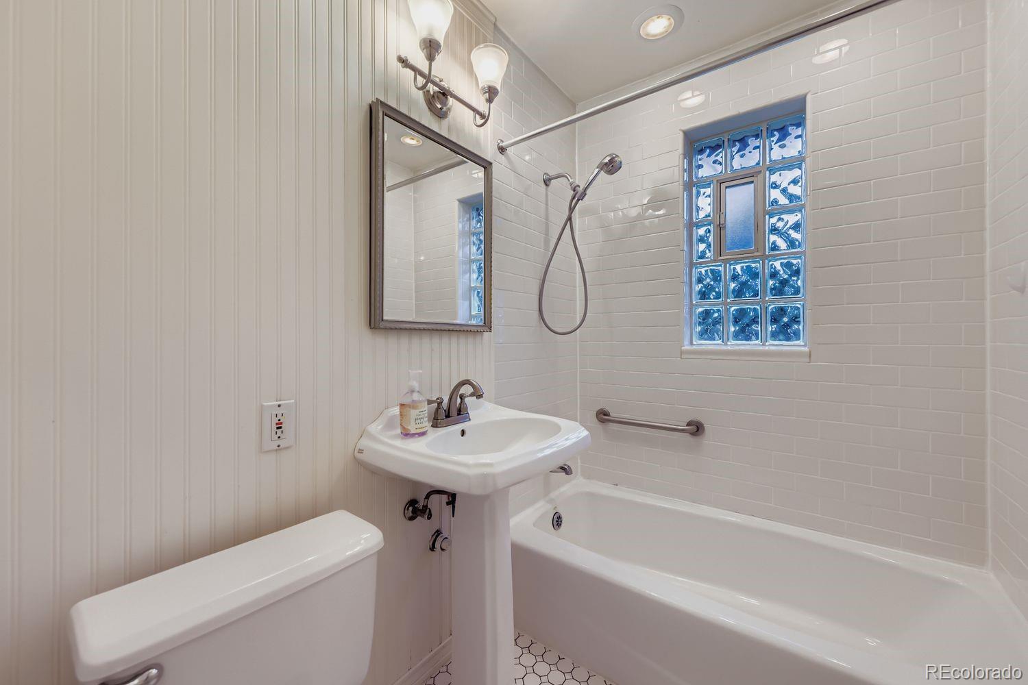 MLS Image #15 for 742  ivanhoe street,denver, Colorado