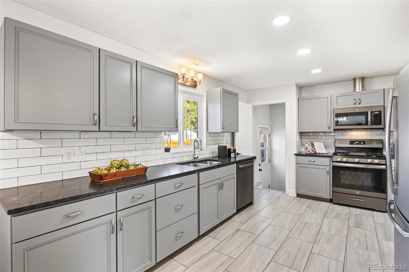 MLS Image #11 for 4893 s sherman street,englewood, Colorado
