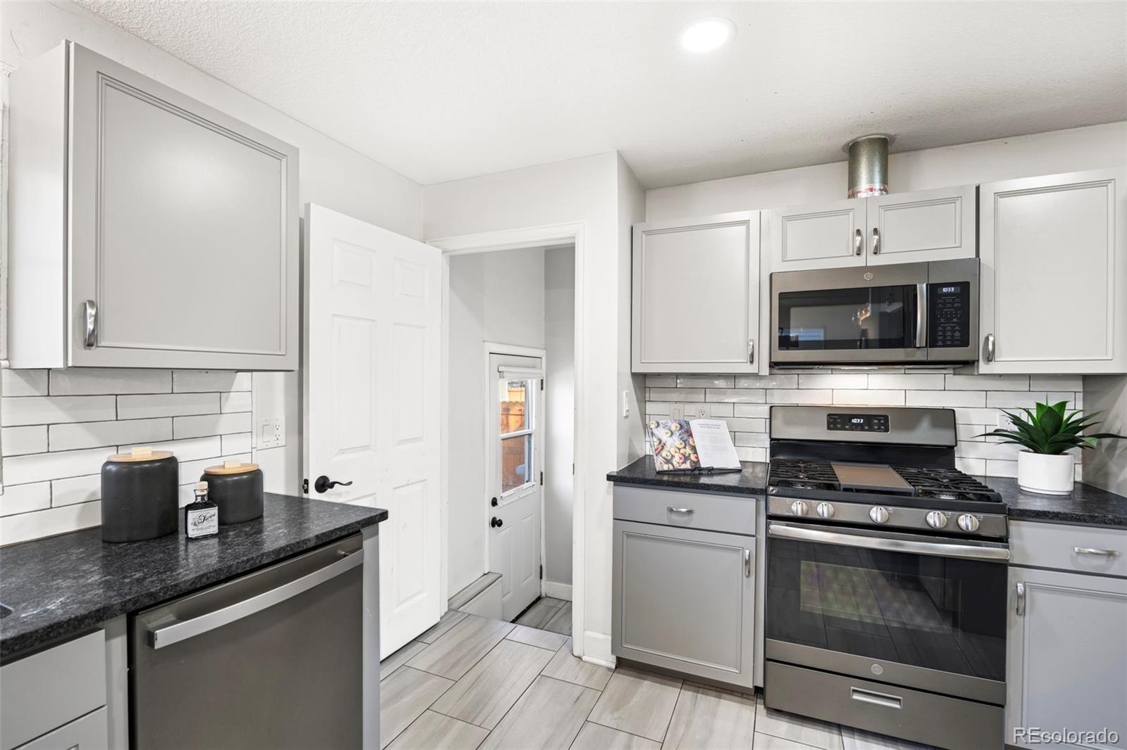 MLS Image #16 for 4893 s sherman street,englewood, Colorado
