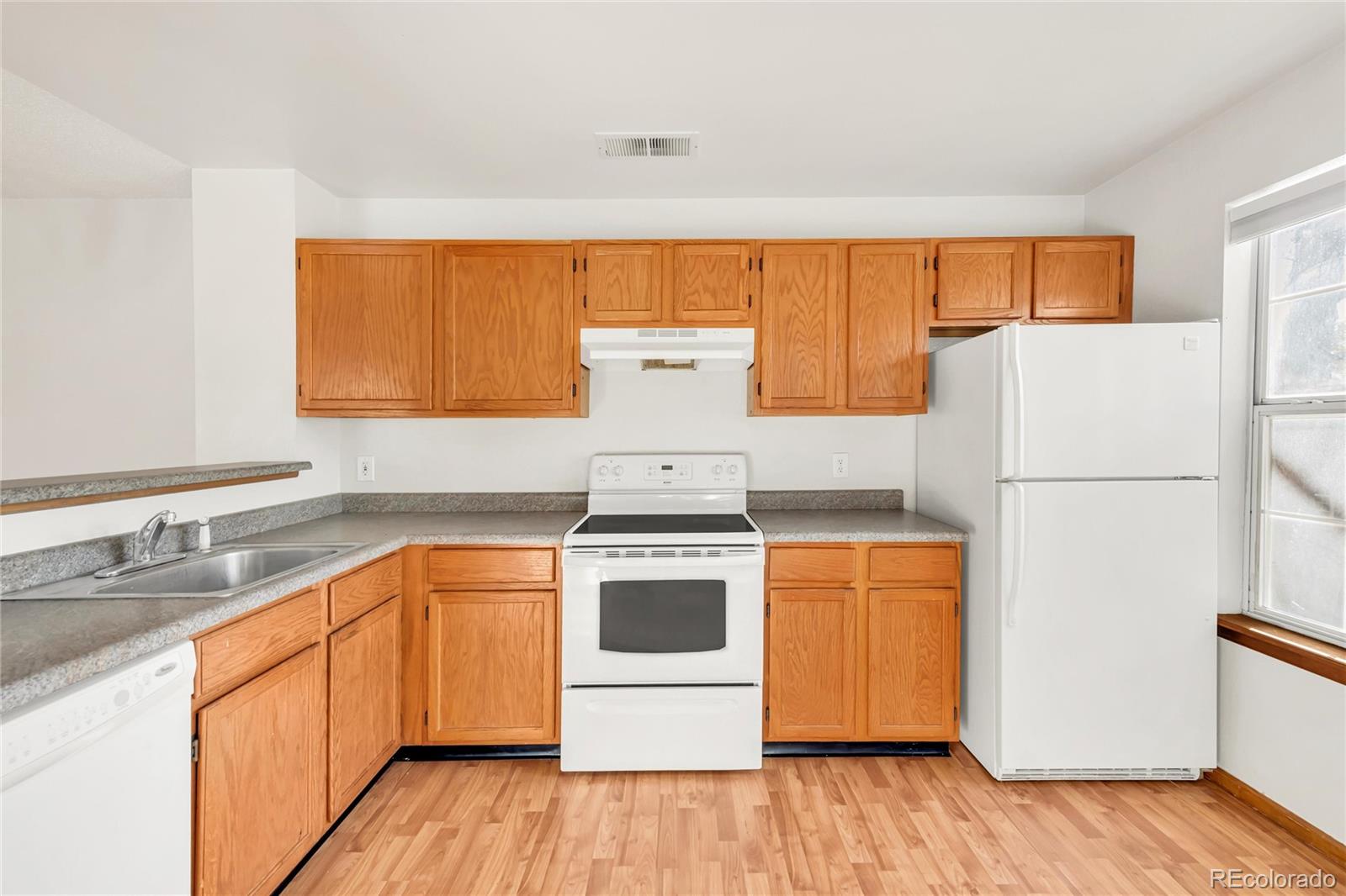 MLS Image #5 for 5704 w asbury place 204,lakewood, Colorado
