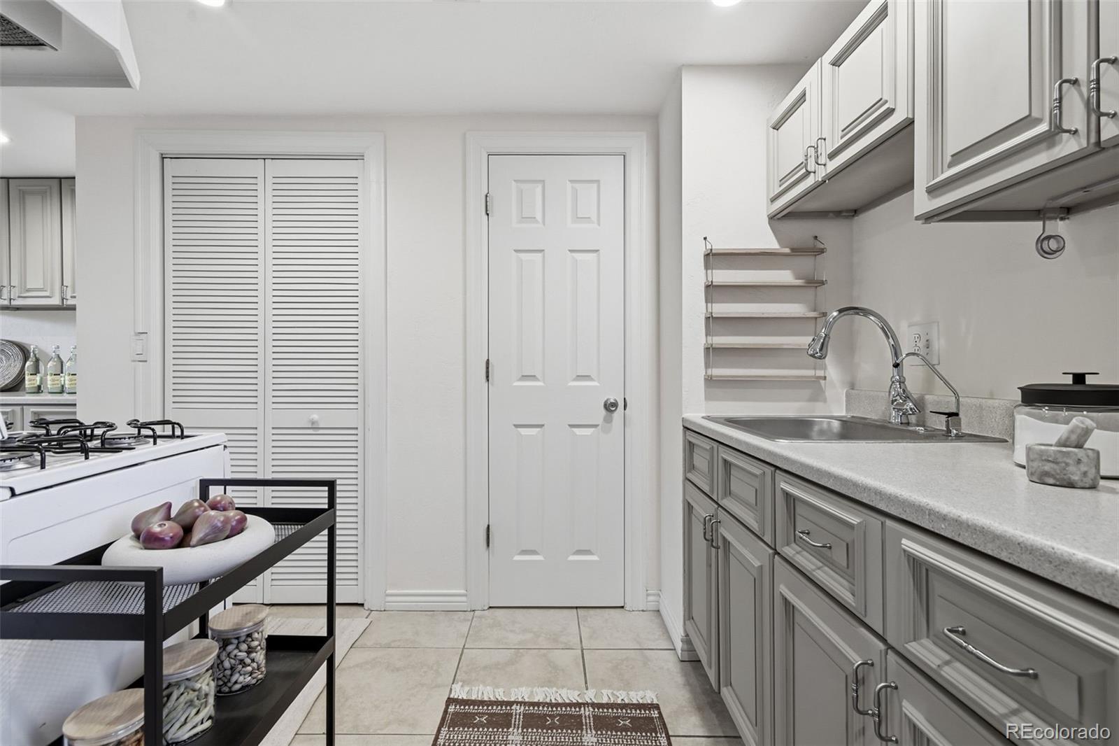 MLS Image #16 for 2376 s race street,denver, Colorado