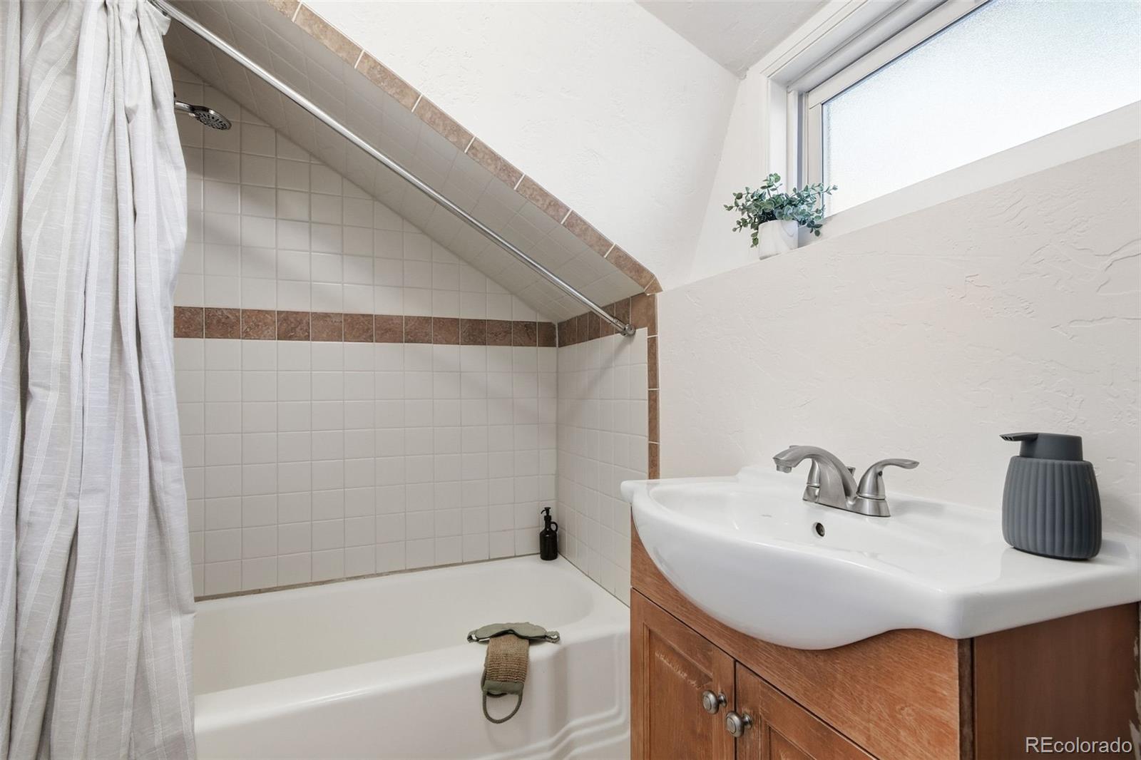 MLS Image #26 for 2376 s race street,denver, Colorado