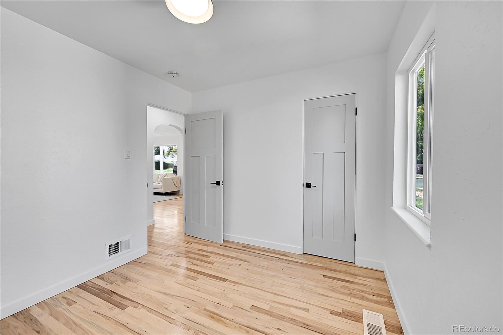 MLS Image #14 for 936  yates street,denver, Colorado