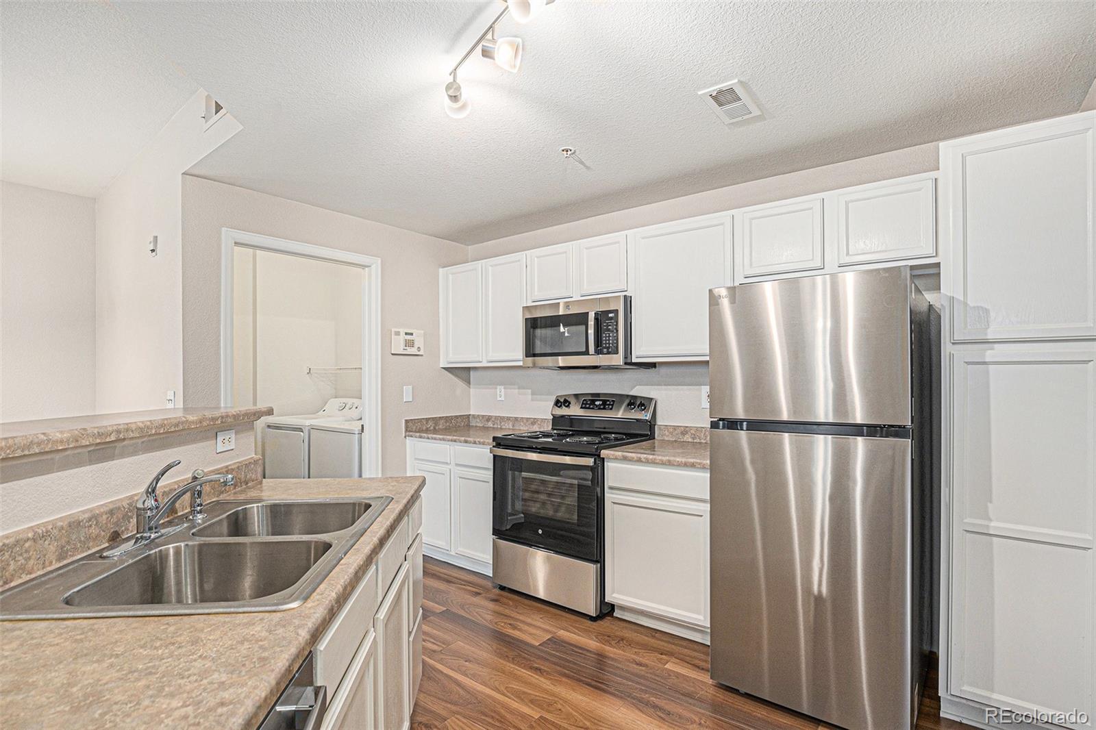 MLS Image #11 for 5705 n genoa way,aurora, Colorado