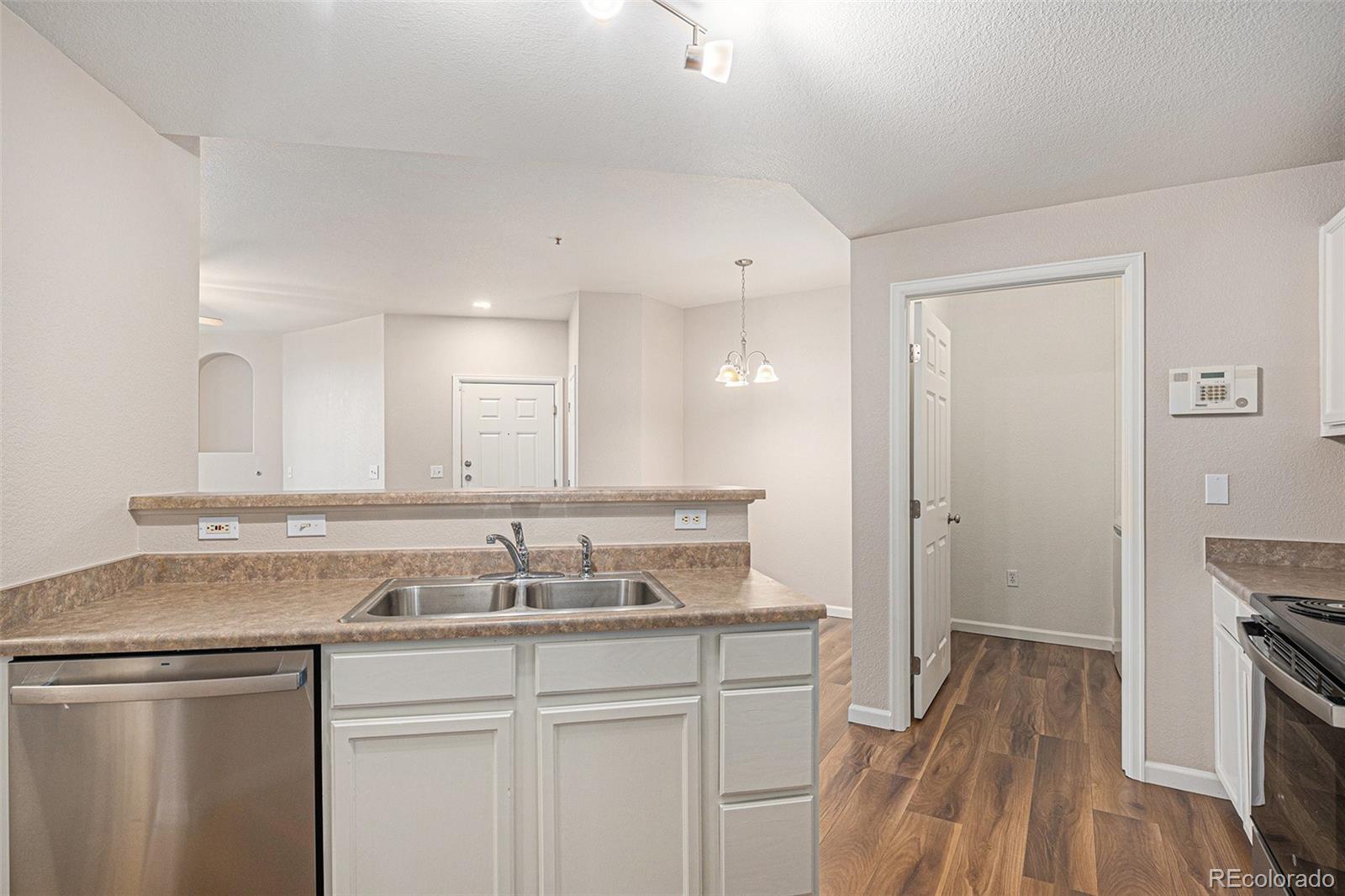 MLS Image #9 for 5705 n genoa way,aurora, Colorado