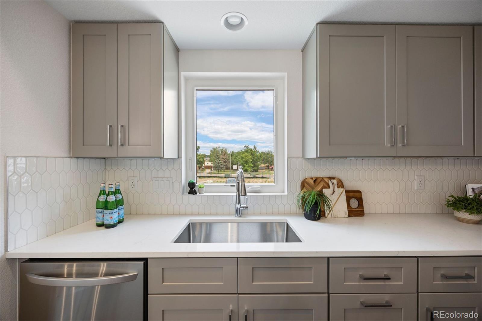 MLS Image #13 for 8406 w 52nd avenue,arvada, Colorado