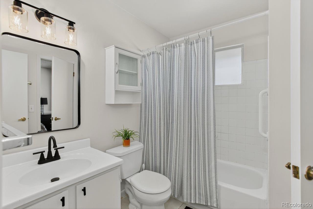 MLS Image #11 for 1925 s peoria street,aurora, Colorado