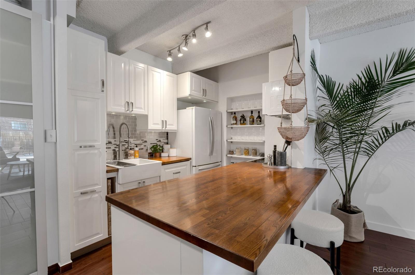 MLS Image #0 for 1365  columbine street 101,denver, Colorado