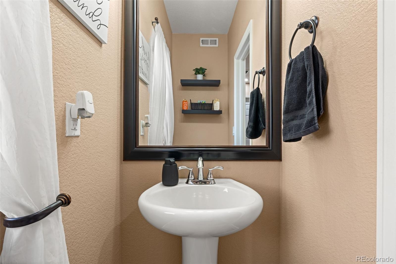 MLS Image #12 for 5556  liverpool street,denver, Colorado