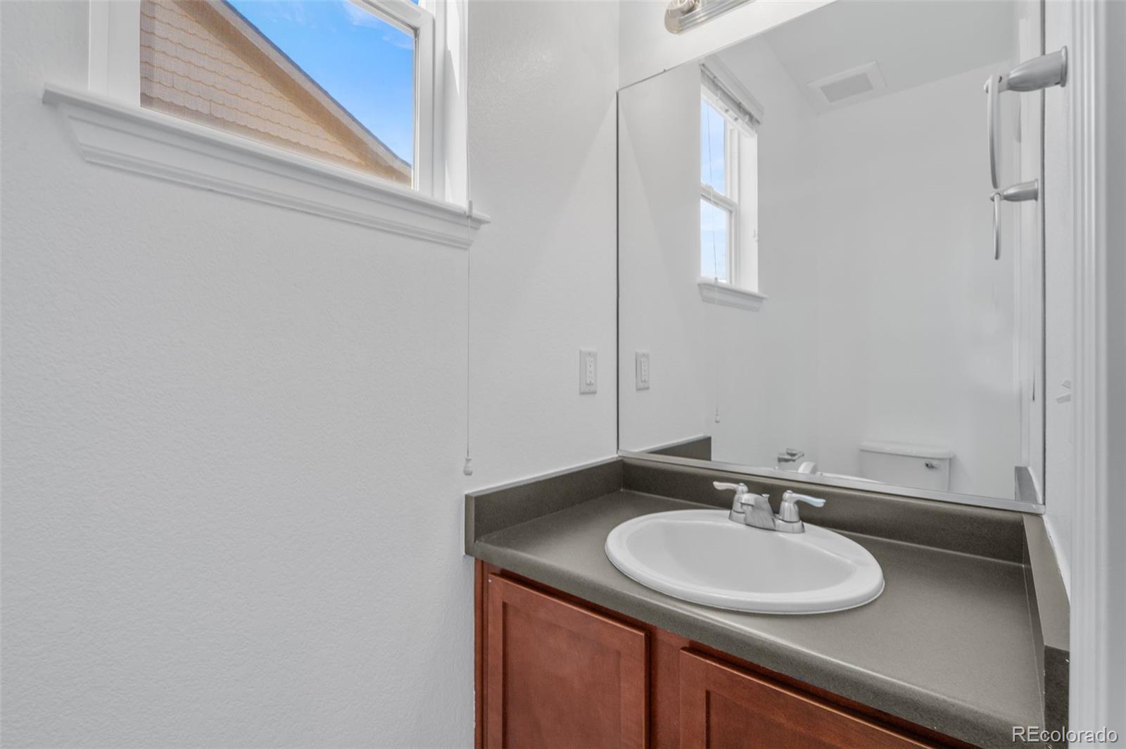 MLS Image #23 for 25581 e 2nd place,aurora, Colorado