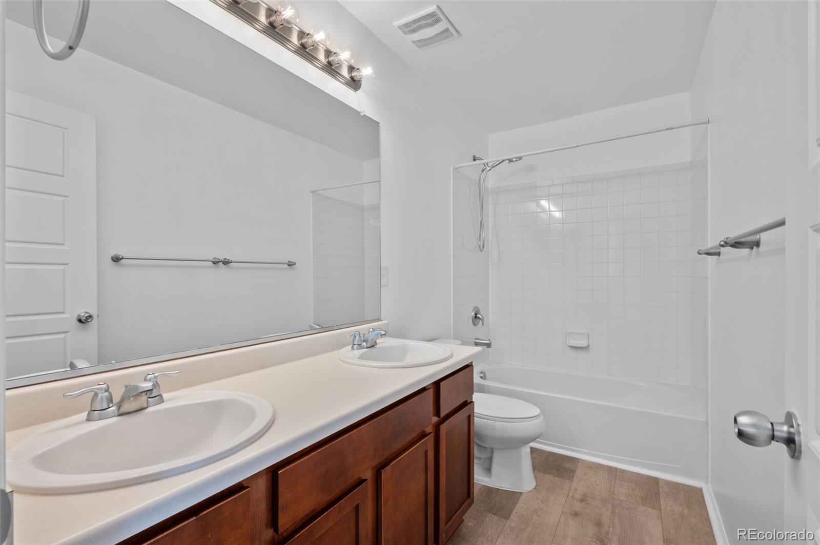 MLS Image #26 for 25581 e 2nd place,aurora, Colorado