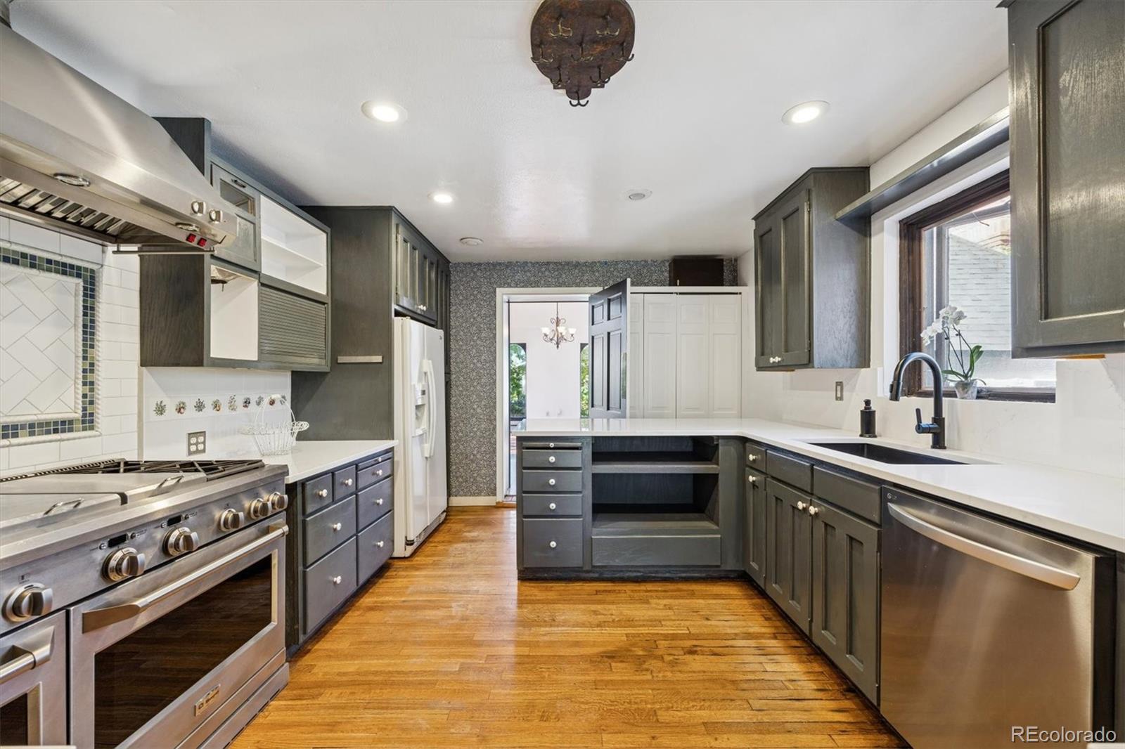 MLS Image #10 for 8535 e hawaii lane,denver, Colorado