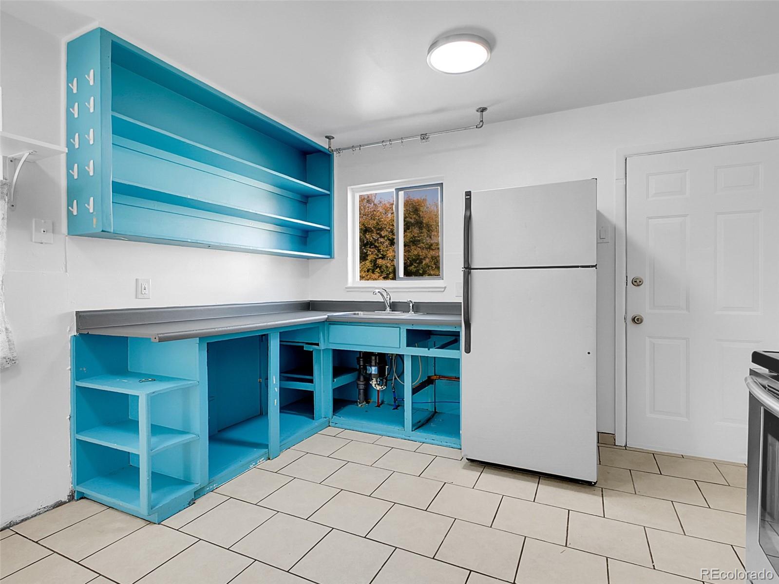 MLS Image #7 for 820  lansing street,aurora, Colorado