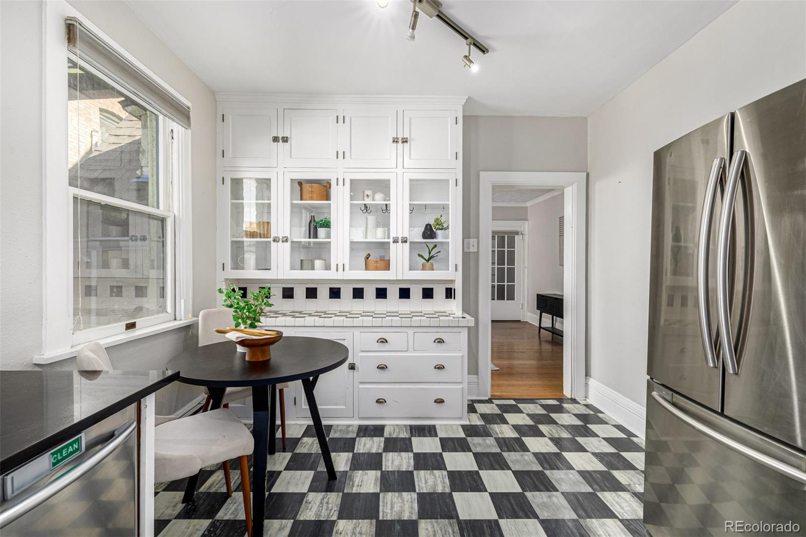 MLS Image #10 for 1057 n emerson street b,denver, Colorado