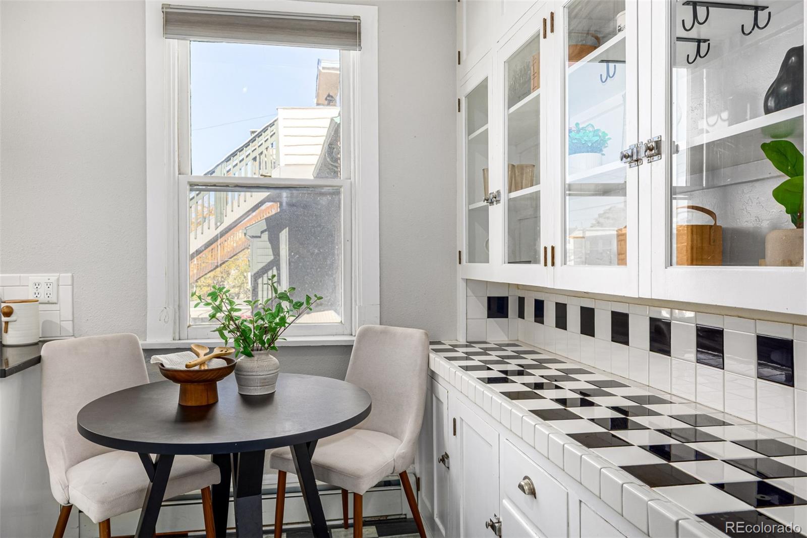 MLS Image #11 for 1057 n emerson street b,denver, Colorado