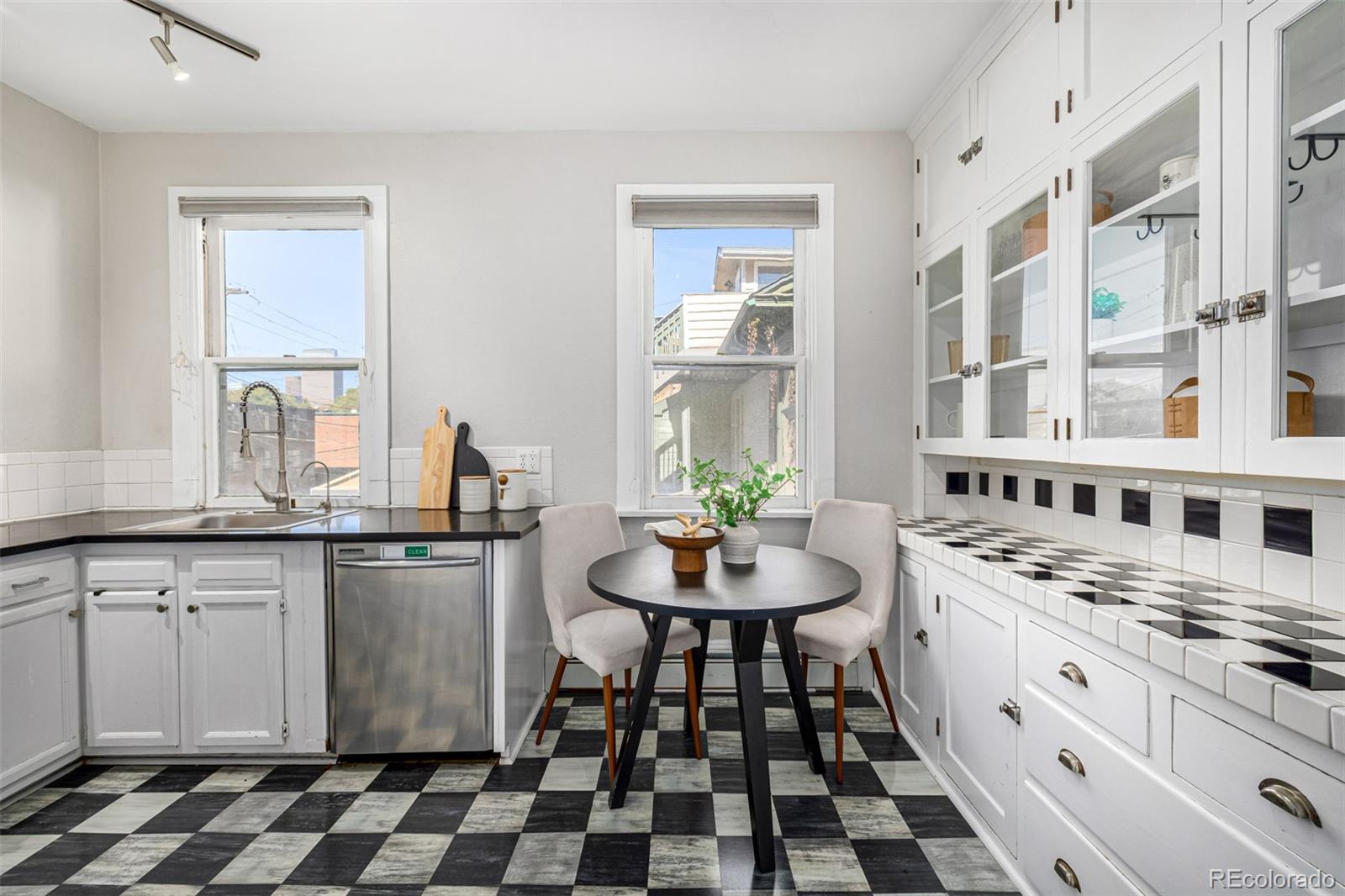 MLS Image #12 for 1057 n emerson street b,denver, Colorado