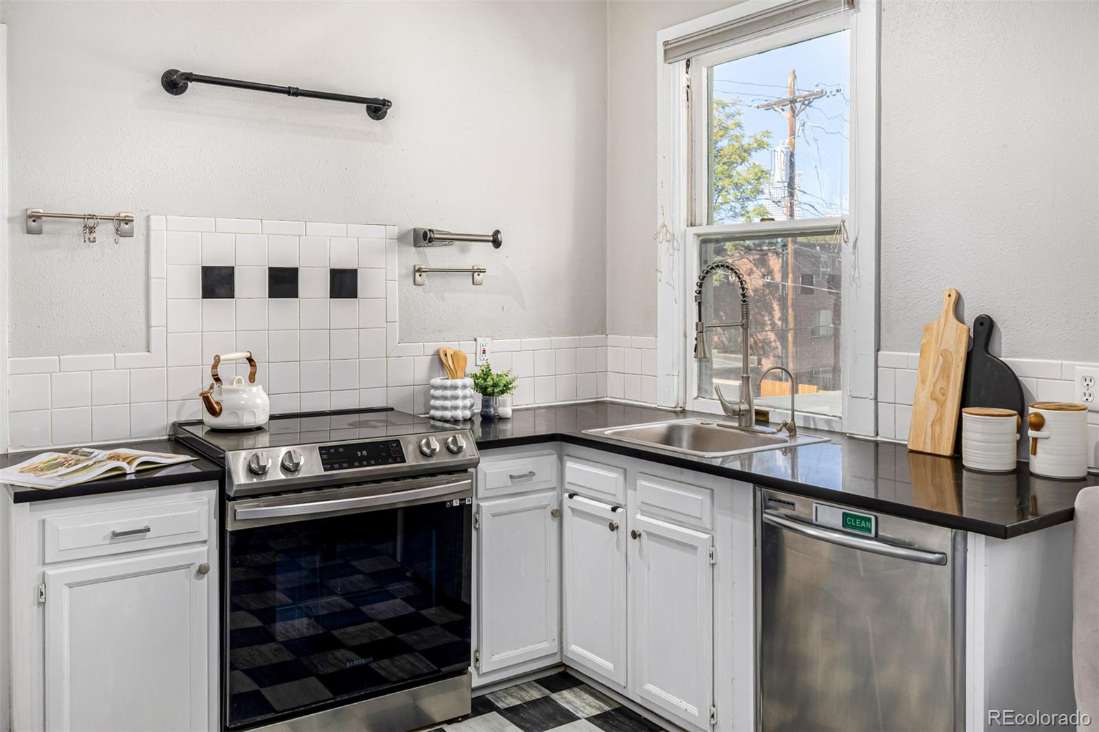 MLS Image #13 for 1057 n emerson street b,denver, Colorado