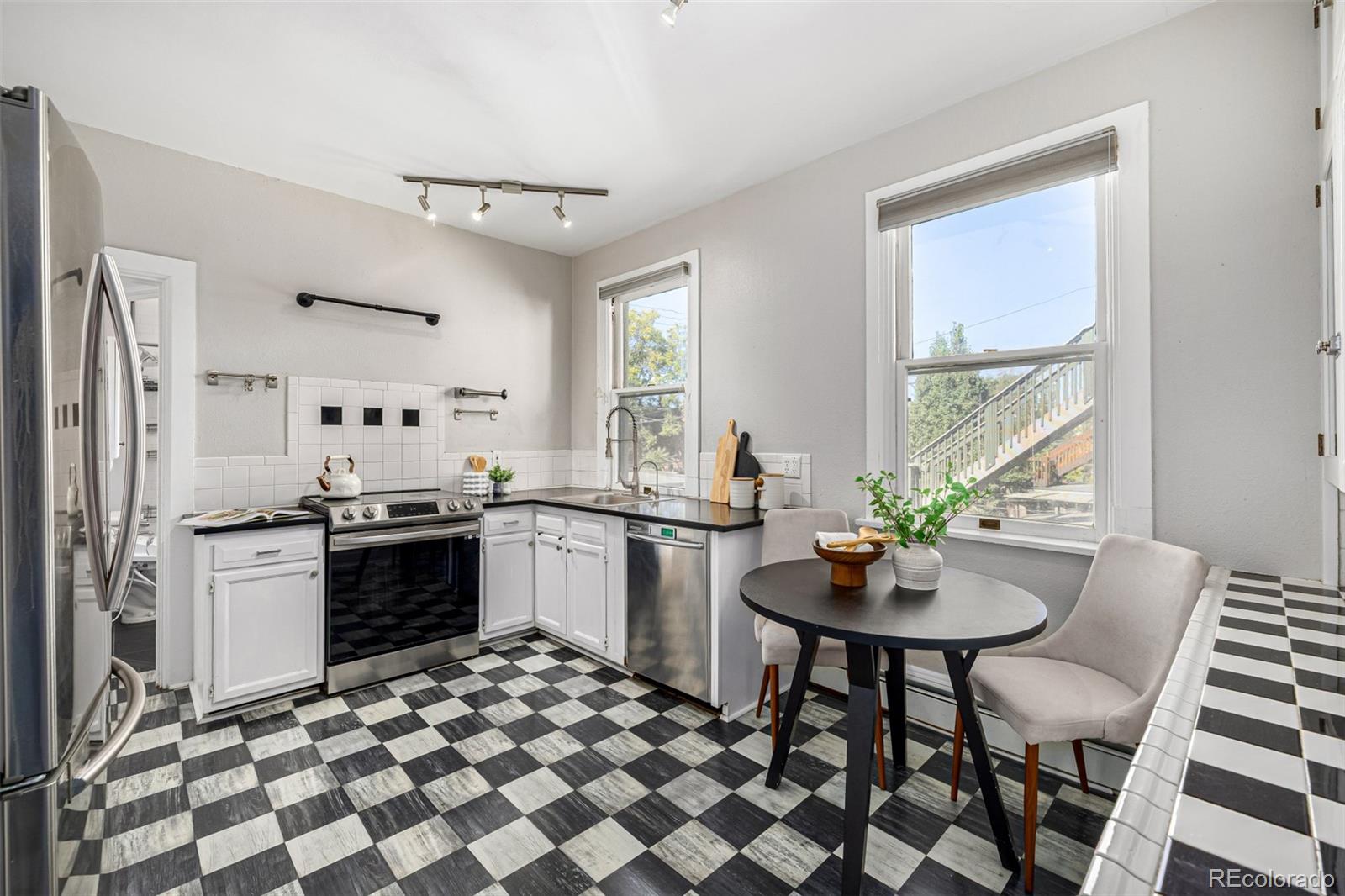 MLS Image #7 for 1057 n emerson street b,denver, Colorado