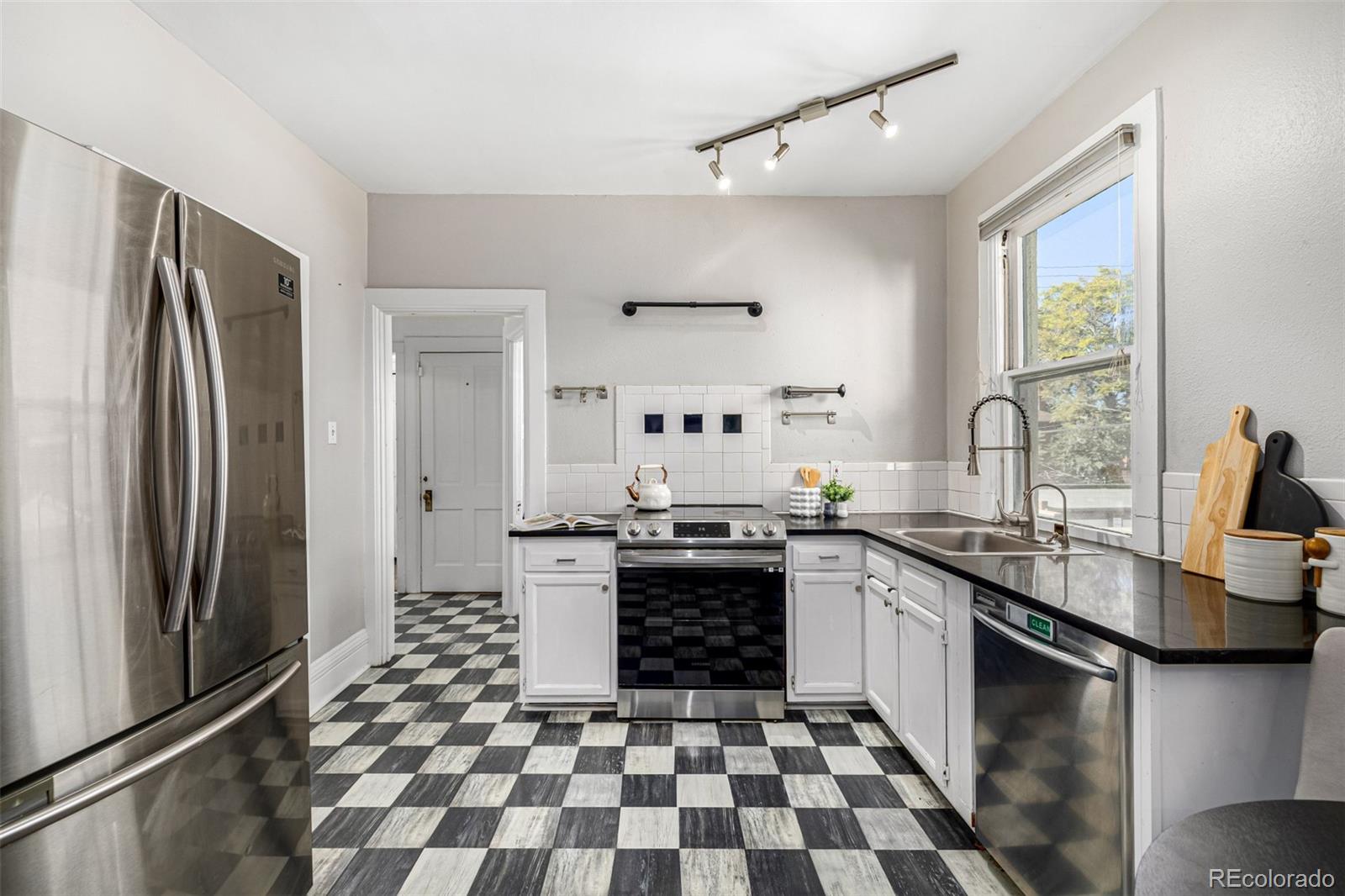 MLS Image #8 for 1057 n emerson street b,denver, Colorado