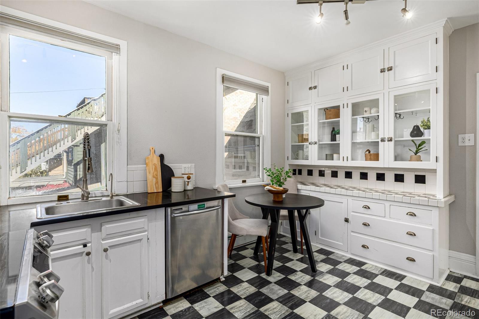 MLS Image #9 for 1057 n emerson street b,denver, Colorado
