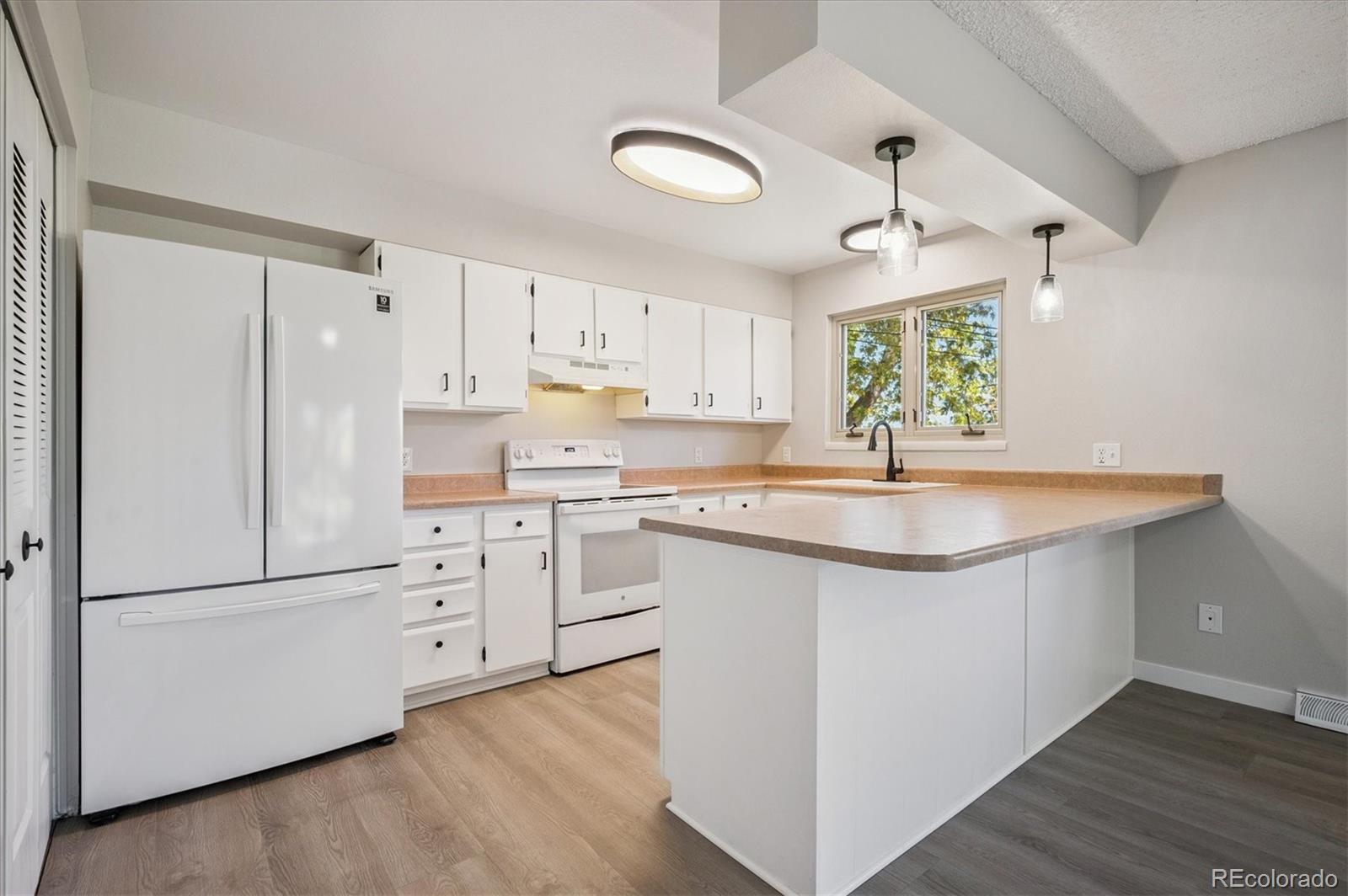 MLS Image #3 for 1048 s alkire street ,lakewood, Colorado