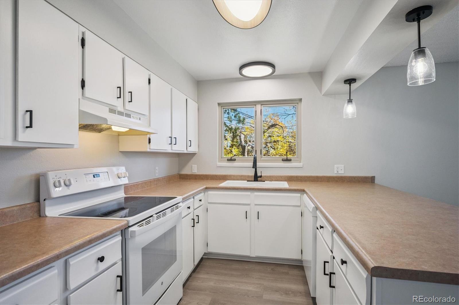 MLS Image #4 for 1048 s alkire street ,lakewood, Colorado
