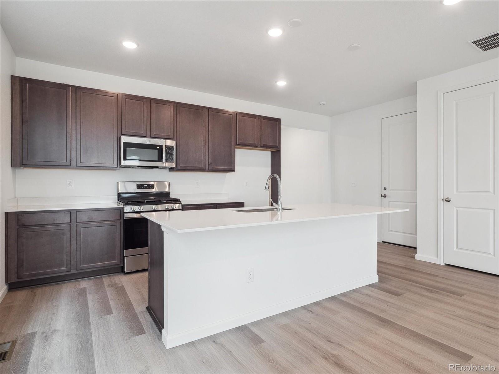 MLS Image #5 for 24787 e 40th avenue,aurora, Colorado
