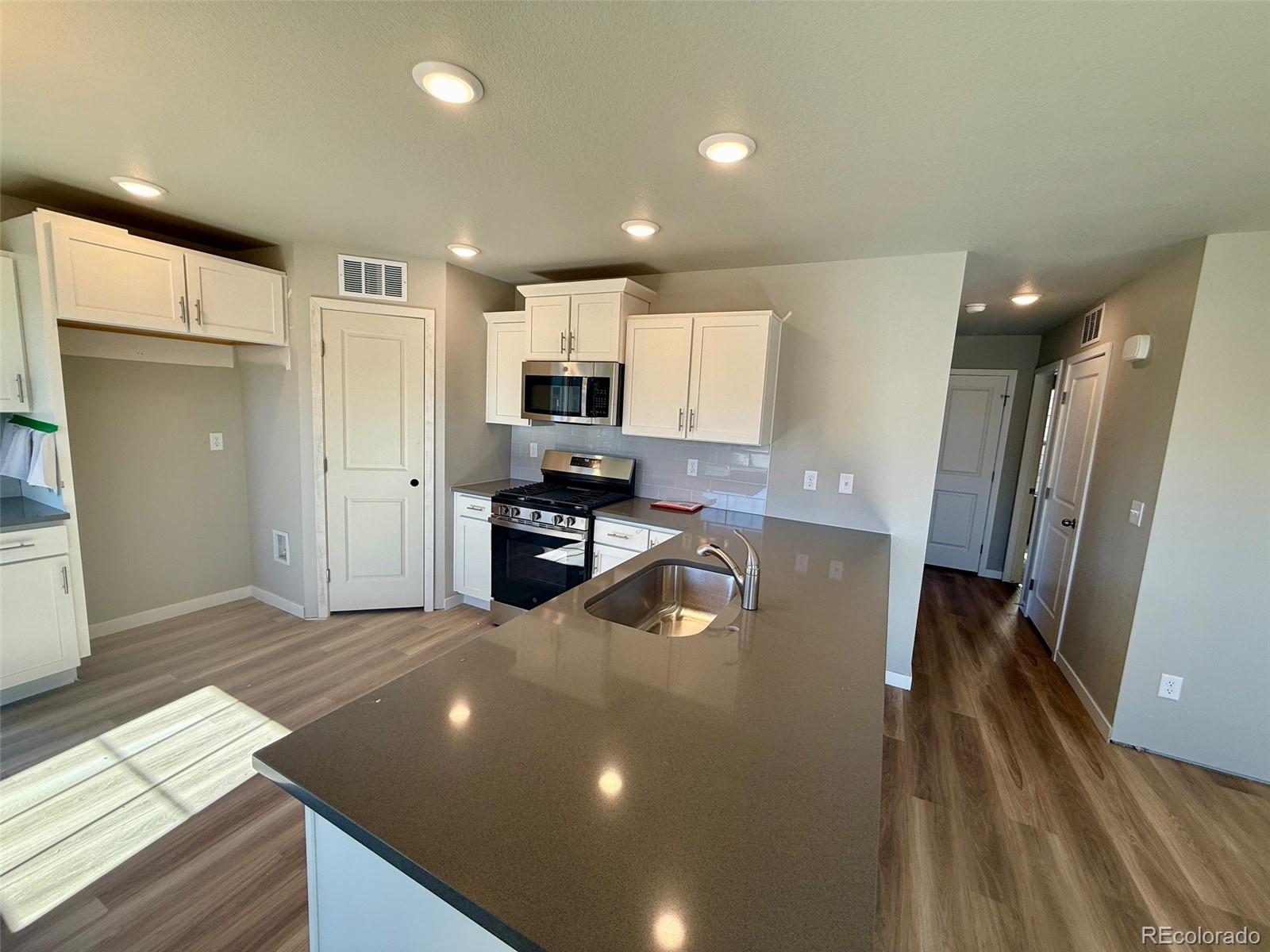 MLS Image #2 for 717 n clubview street,watkins, Colorado