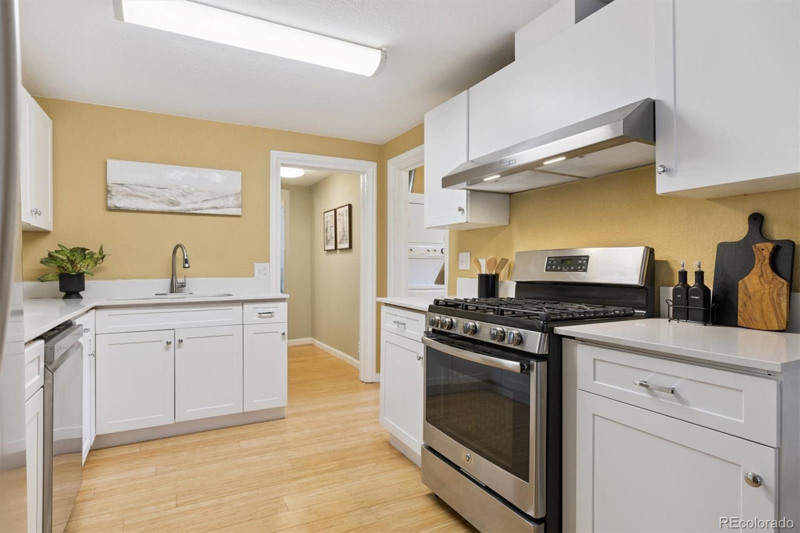 MLS Image #11 for 998 s leyden street,denver, Colorado