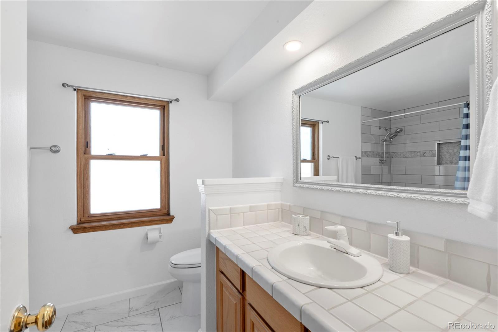 MLS Image #13 for 3191 s holly place,denver, Colorado