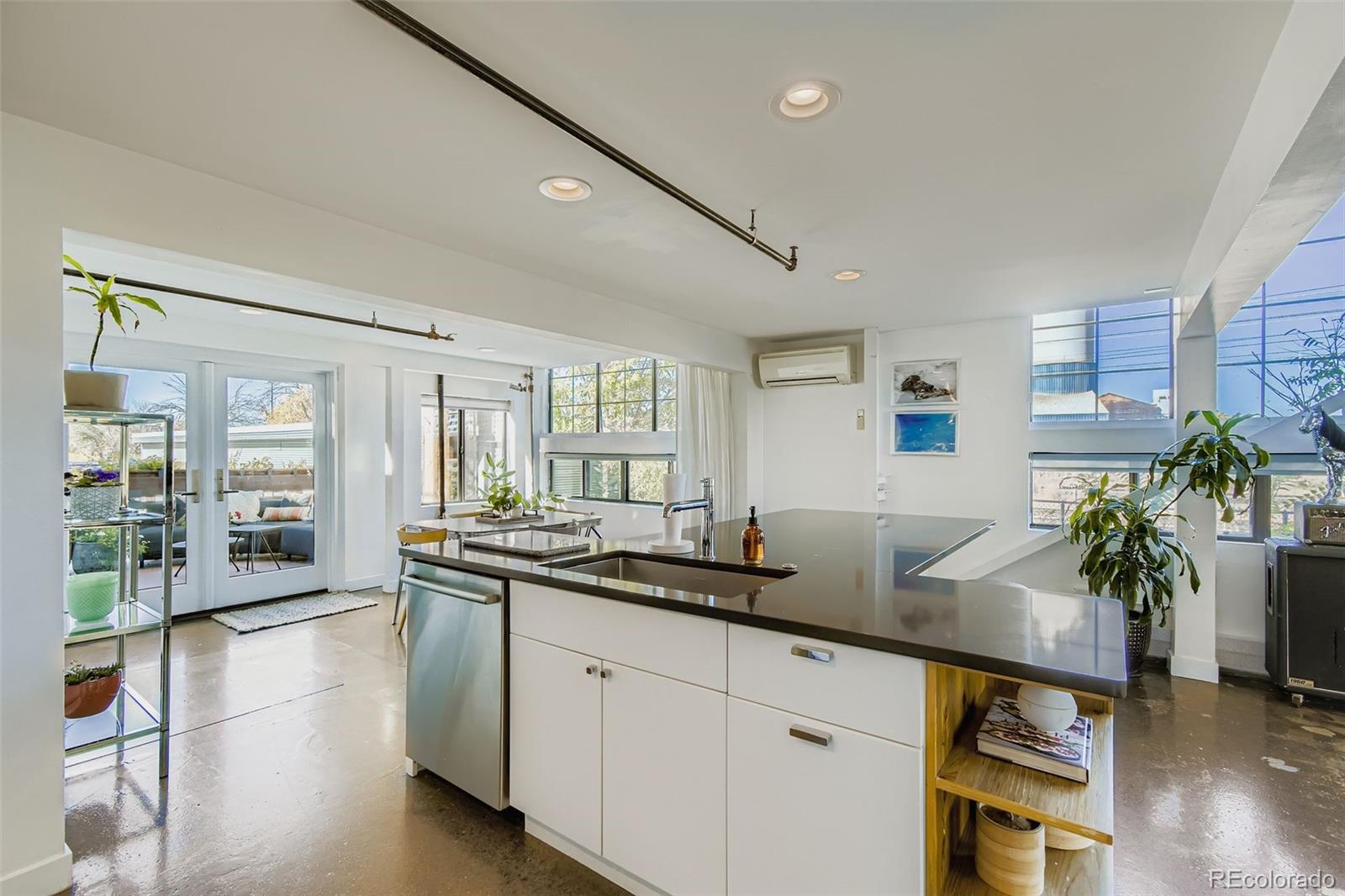 MLS Image #10 for 3377  blake street,denver, Colorado