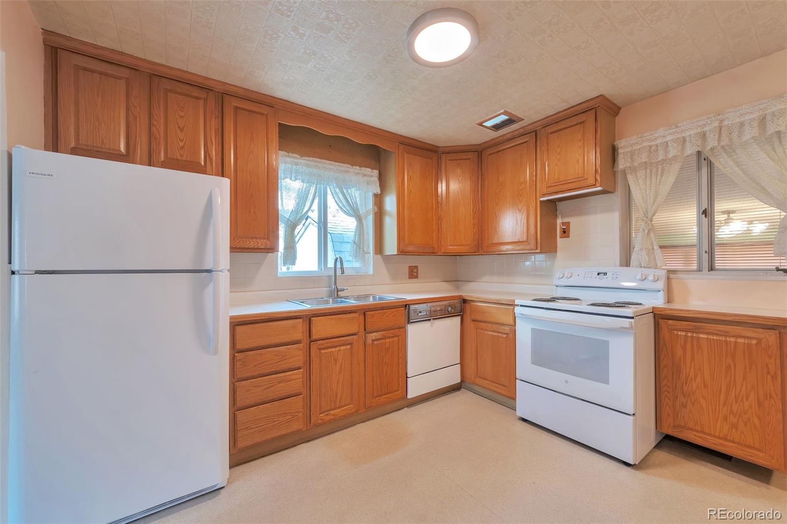 MLS Image #6 for 6916  fern drive,denver, Colorado