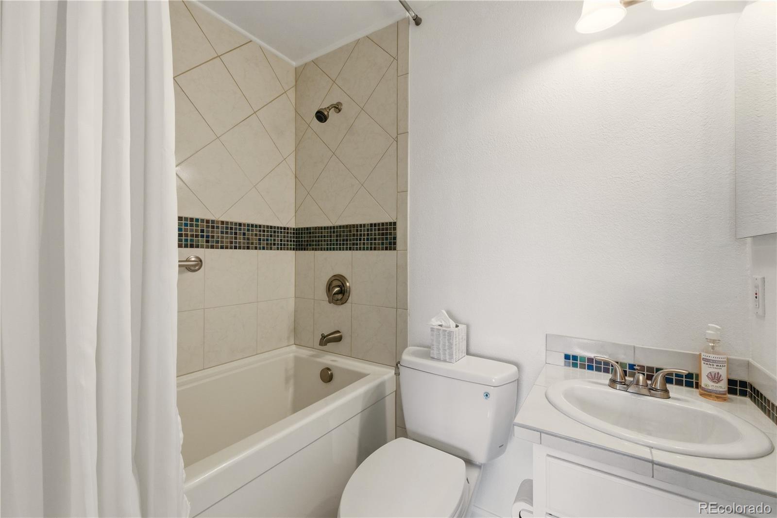 MLS Image #14 for 11931 e tennessee avenue,aurora, Colorado
