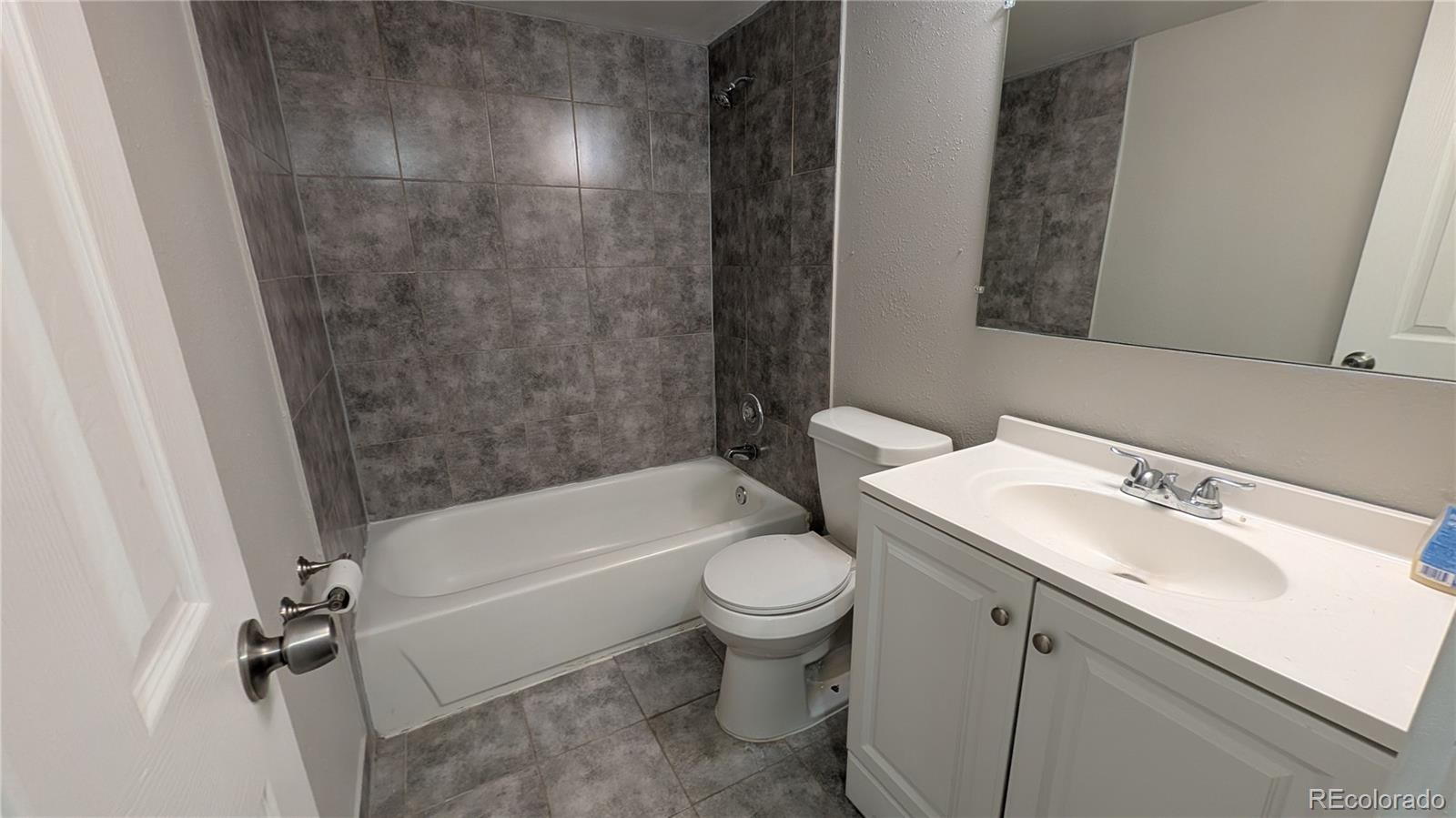 MLS Image #8 for 3100 s federal boulevard 330,denver, Colorado