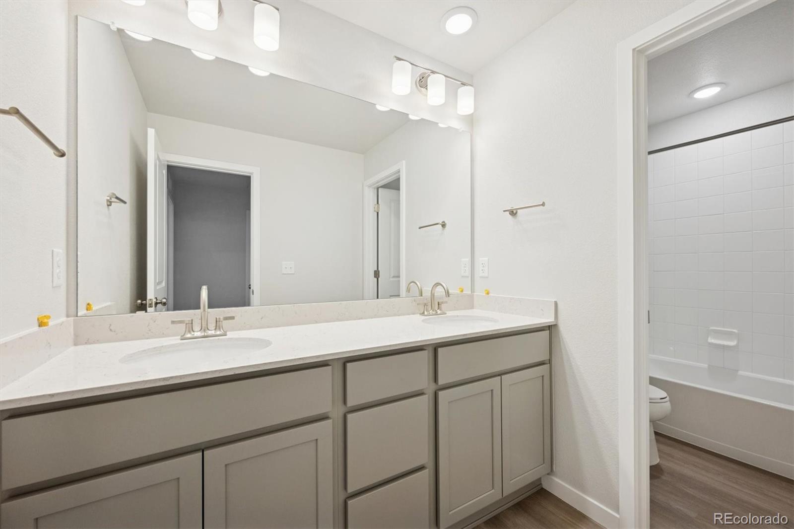 MLS Image #18 for 22696 e 47th place,aurora, Colorado