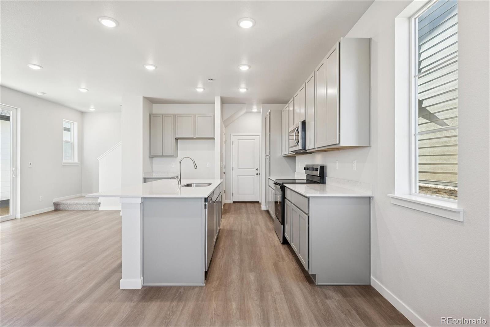 MLS Image #3 for 22696 e 47th place,aurora, Colorado