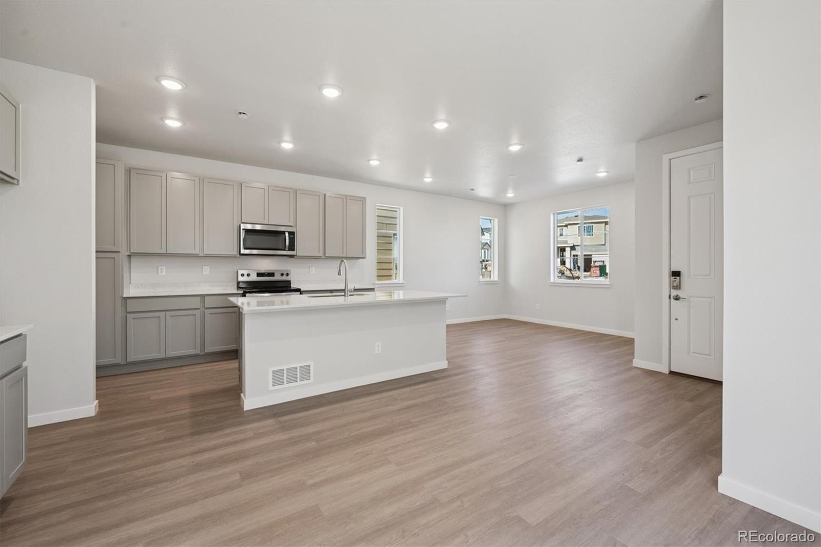 MLS Image #4 for 22696 e 47th place,aurora, Colorado