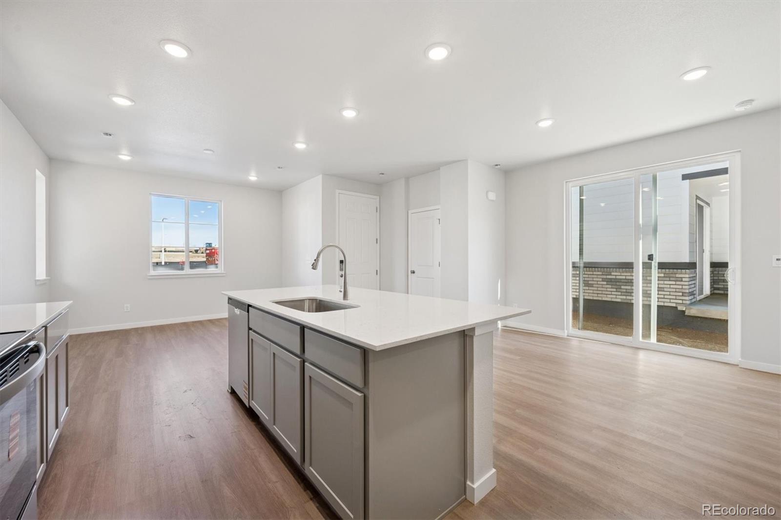 MLS Image #6 for 22696 e 47th place,aurora, Colorado