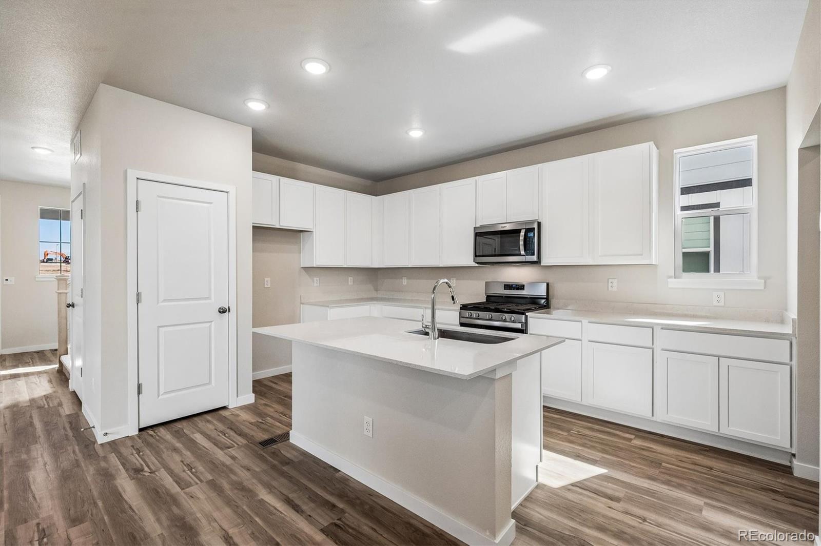 MLS Image #10 for 22706 e 47th place,aurora, Colorado