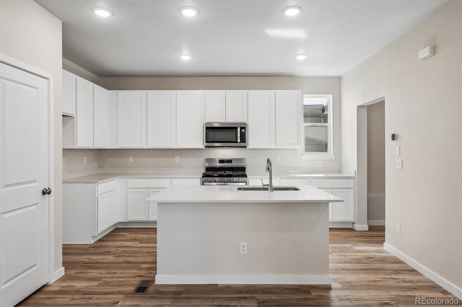 MLS Image #11 for 22706 e 47th place,aurora, Colorado