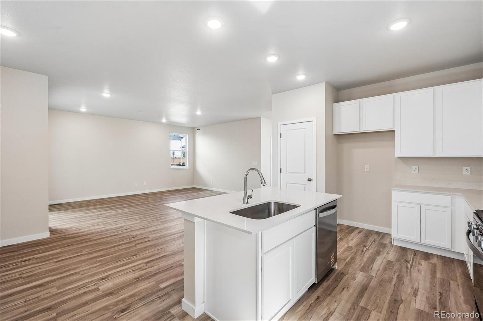 MLS Image #13 for 22706 e 47th place,aurora, Colorado