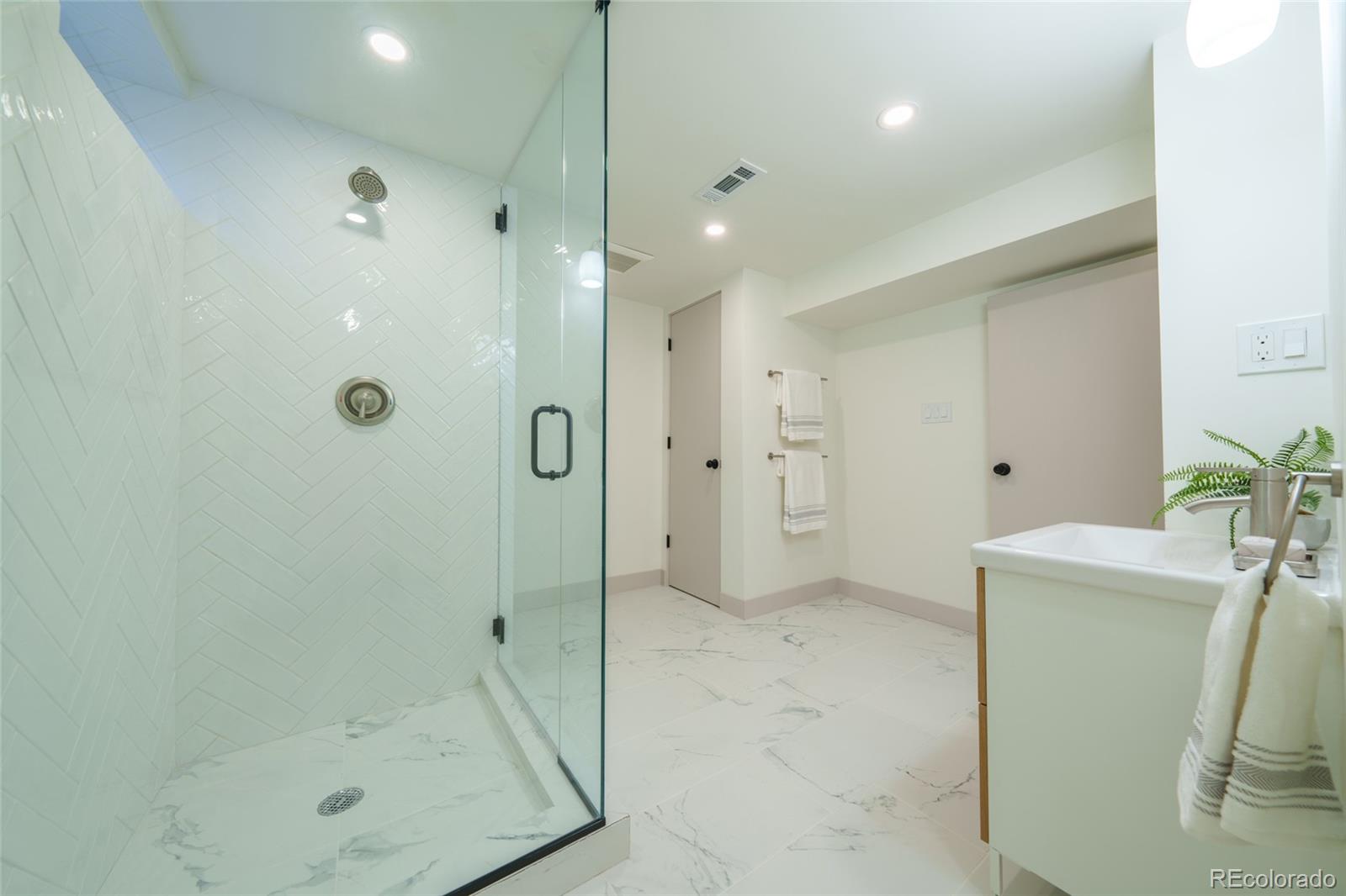 MLS Image #23 for 3055  ivanhoe street,denver, Colorado