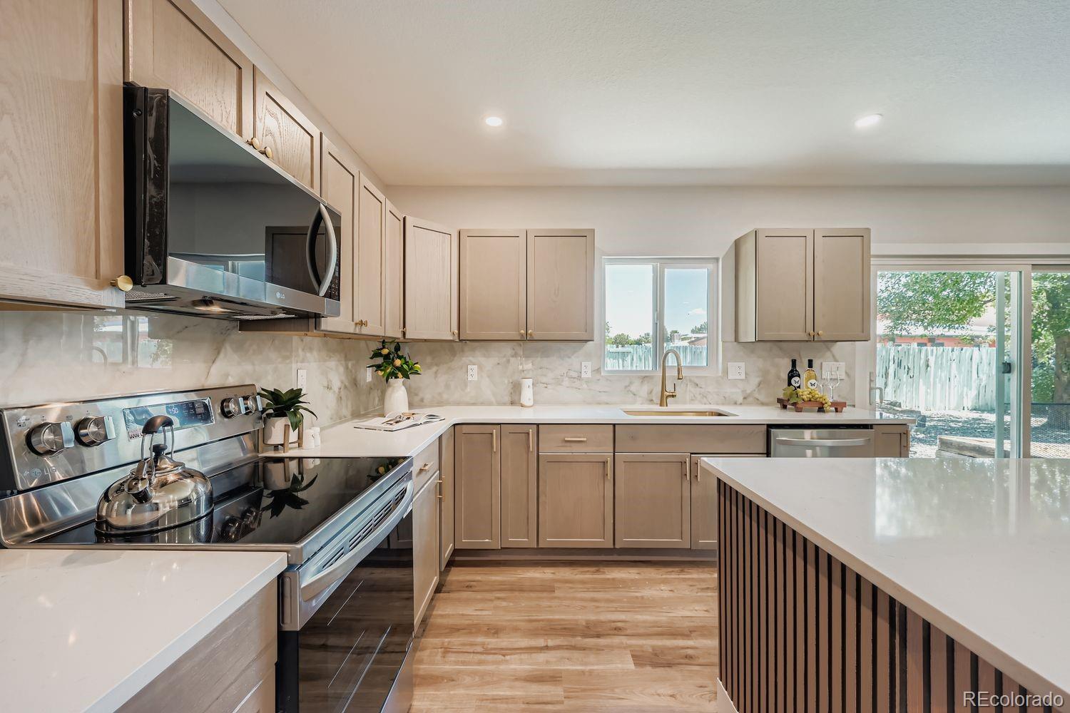 MLS Image #8 for 12381 e 54th avenue drive,denver, Colorado