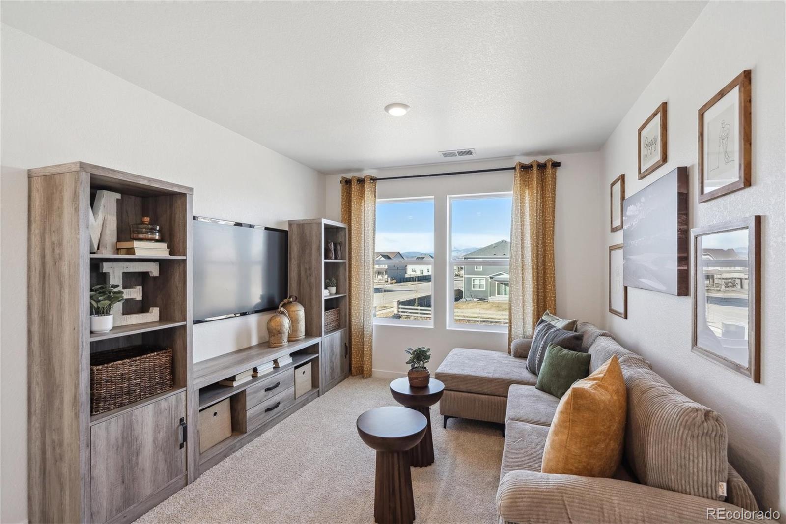 MLS Image #16 for 928  logan peak way,berthoud, Colorado