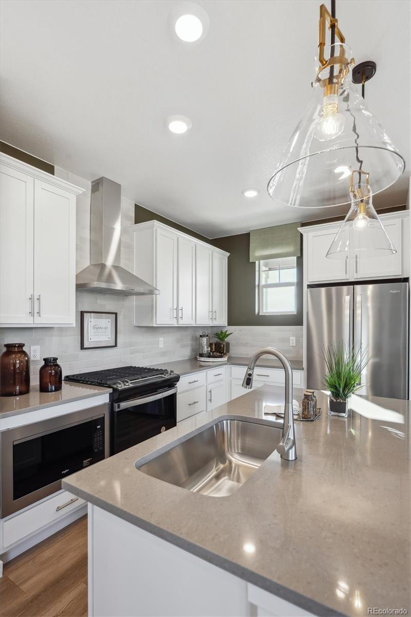 MLS Image #9 for 928  logan peak way,berthoud, Colorado