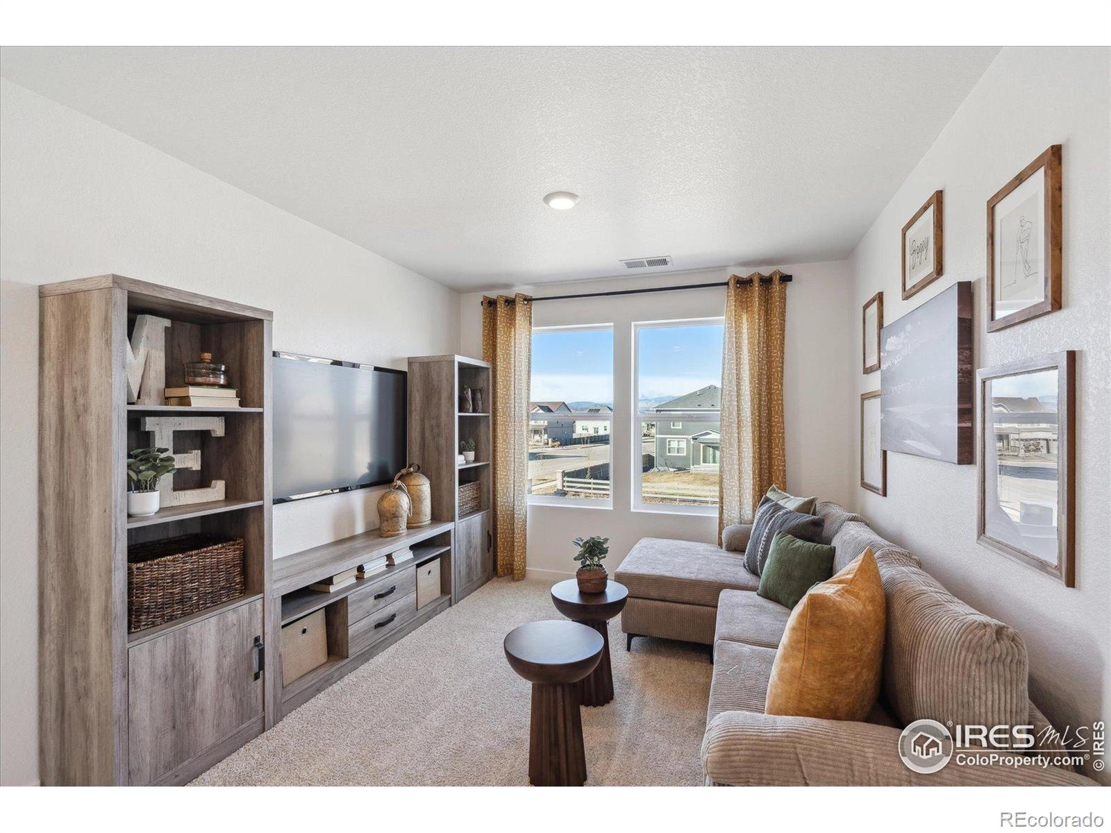 MLS Image #16 for 928  logan peak way,berthoud, Colorado